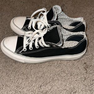 Black and White Low chuck converse